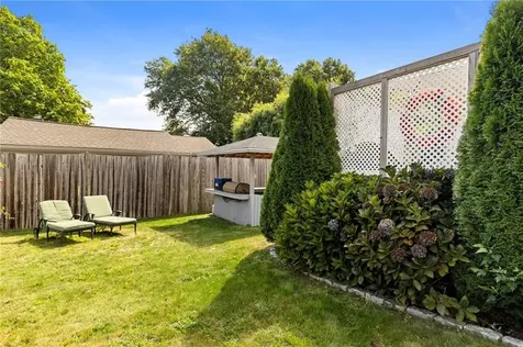 67 Linden Street Middletown RI 02842