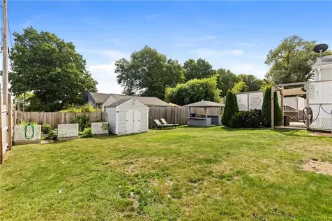 67 Linden Street Middletown RI 02842