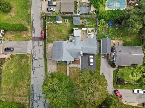 67 Linden Street Middletown RI 02842