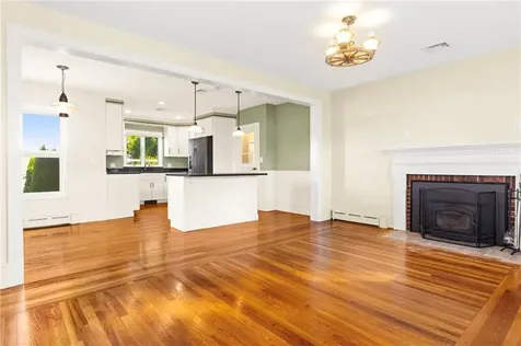 67 Linden Street Middletown RI 02842