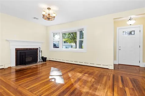 67 Linden Street Middletown RI 02842