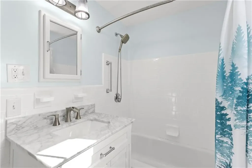 59 Merritt Road East Providence RI 02915