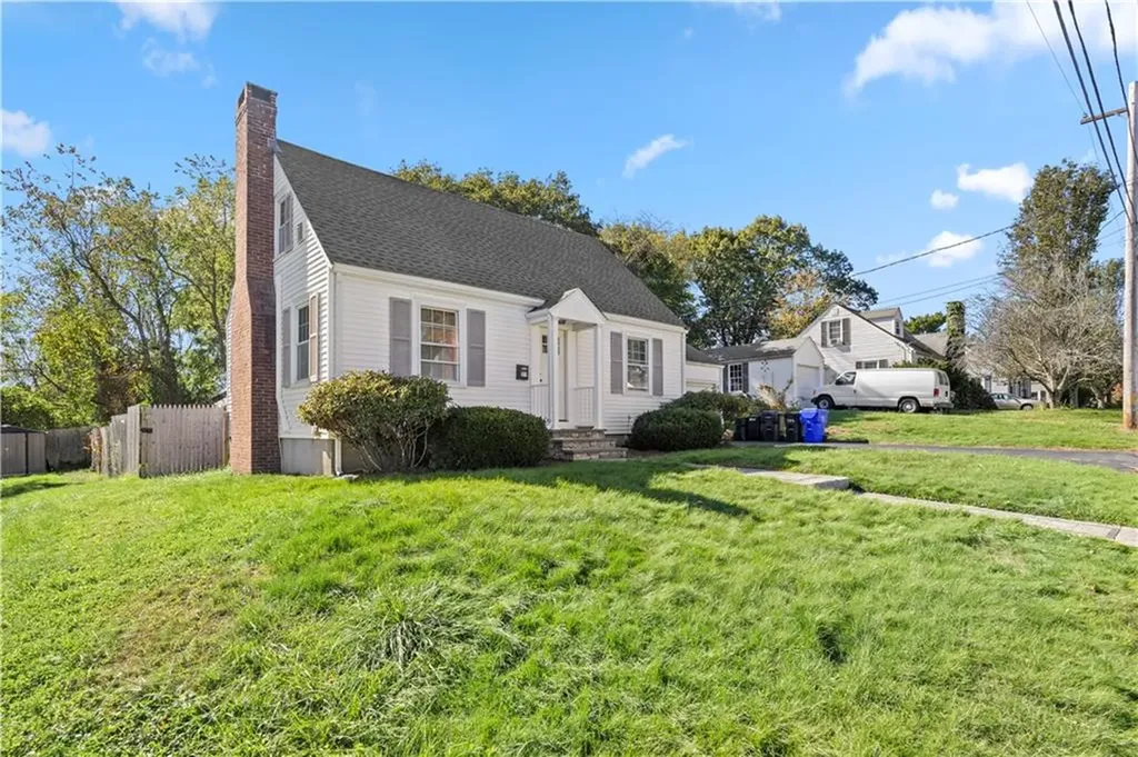 59 Merritt Road East Providence RI 02915