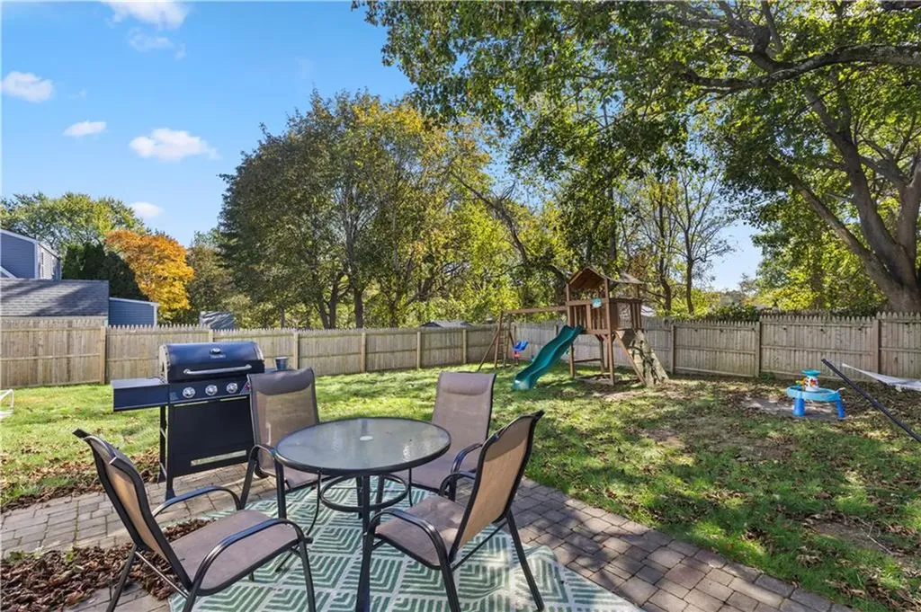 59 Merritt Road East Providence RI 02915