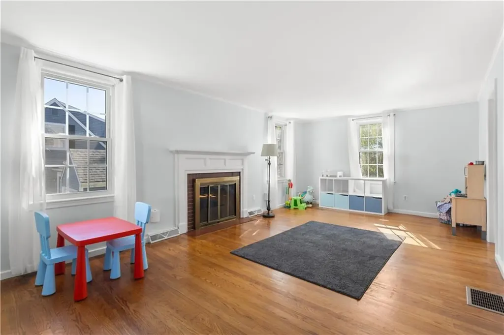 59 Merritt Road East Providence RI 02915