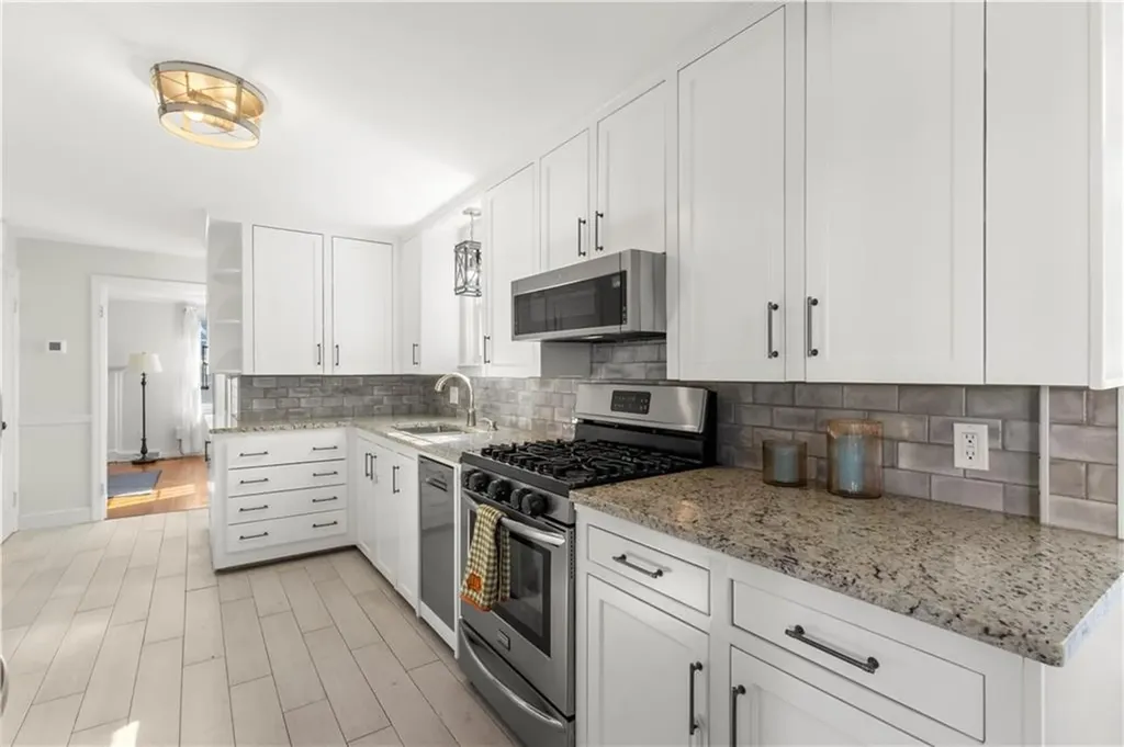 59 Merritt Road East Providence RI 02915