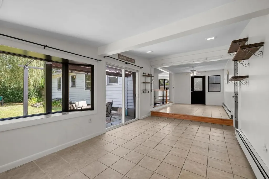 185 Brentwood Avenue Warwick RI 02886