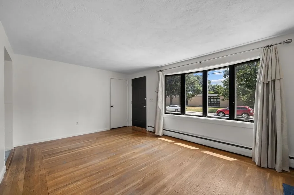 185 Brentwood Avenue Warwick RI 02886