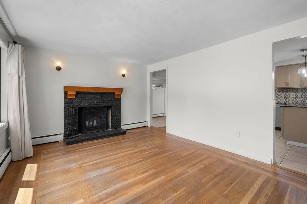 185 Brentwood Avenue Warwick RI 02886