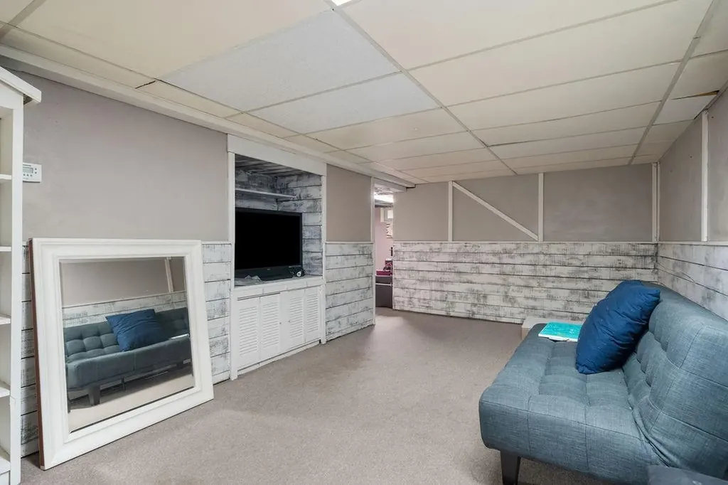 185 Brentwood Avenue Warwick RI 02886