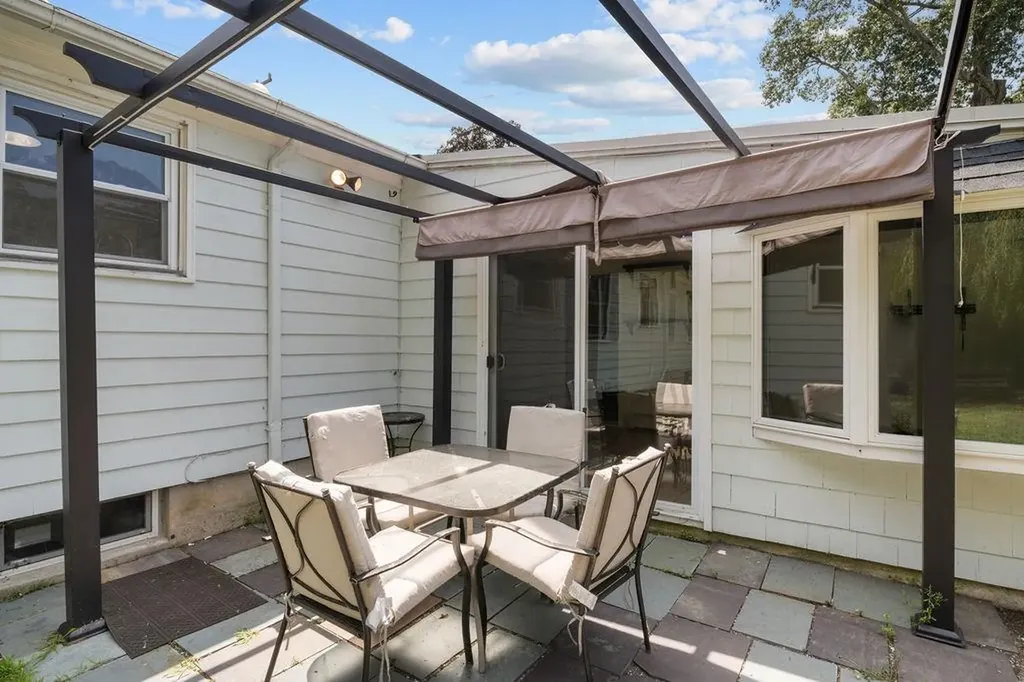 185 Brentwood Avenue Warwick RI 02886