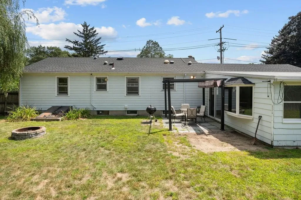 185 Brentwood Avenue Warwick RI 02886