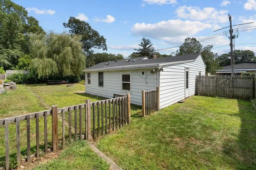 185 Brentwood Avenue Warwick RI 02886