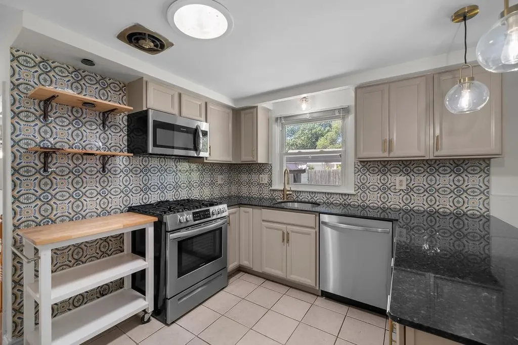 185 Brentwood Avenue Warwick RI 02886