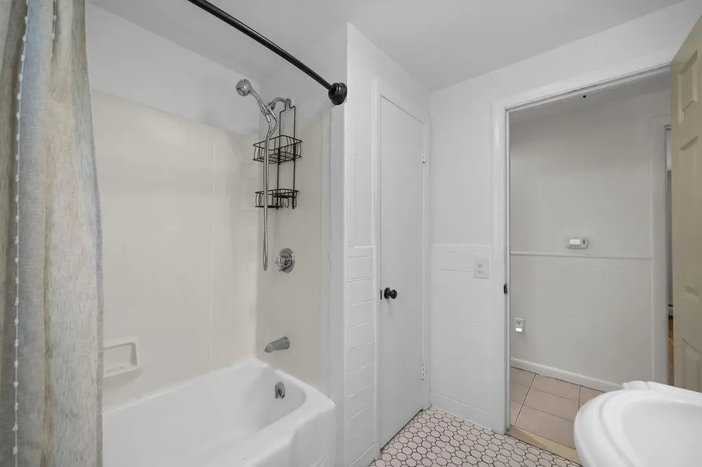 185 Brentwood Avenue Warwick RI 02886