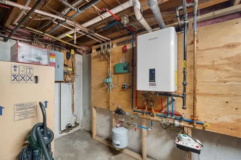 185 Brentwood Avenue Warwick RI 02886