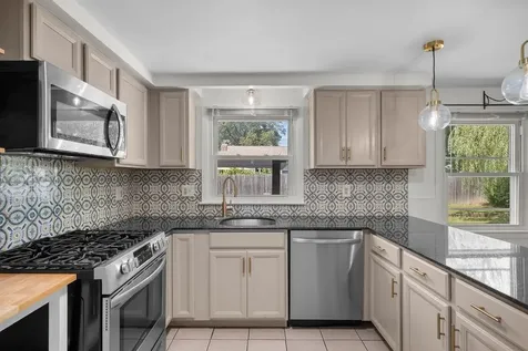 185 Brentwood Avenue Warwick RI 02886