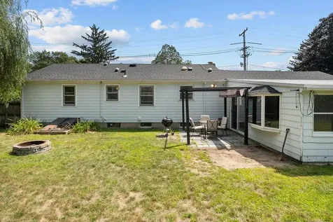 185 Brentwood Avenue Warwick RI 02886