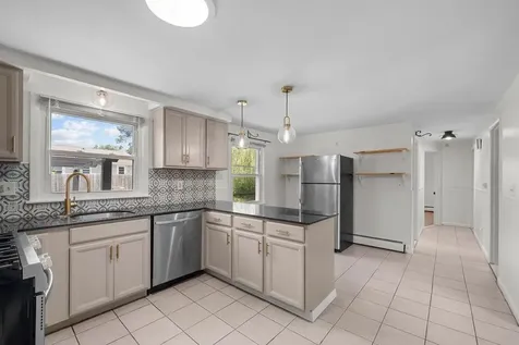 185 Brentwood Avenue Warwick RI 02886