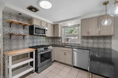 185 Brentwood Avenue Warwick RI 02886