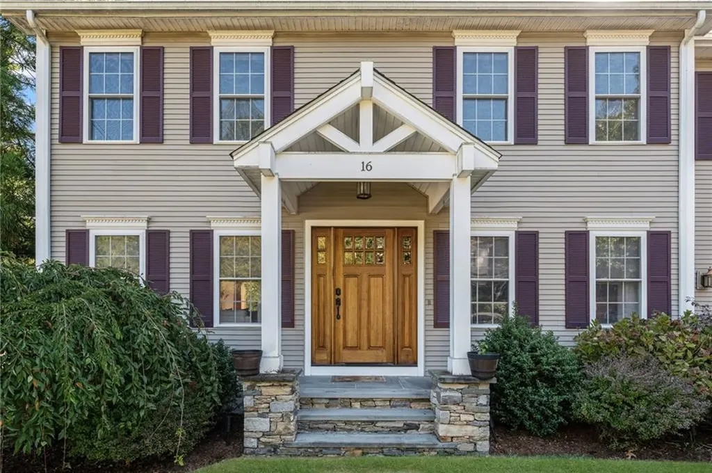 16 Taylor Lane Warwick RI 02886