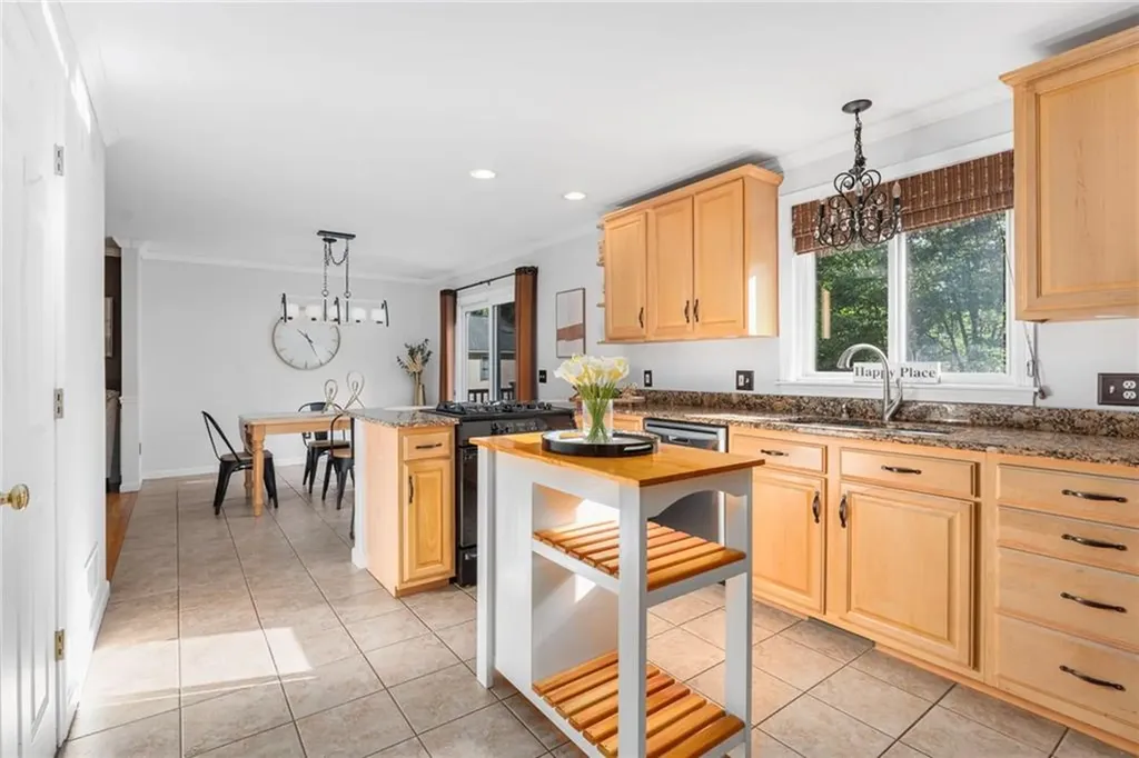 16 Taylor Lane Warwick RI 02886