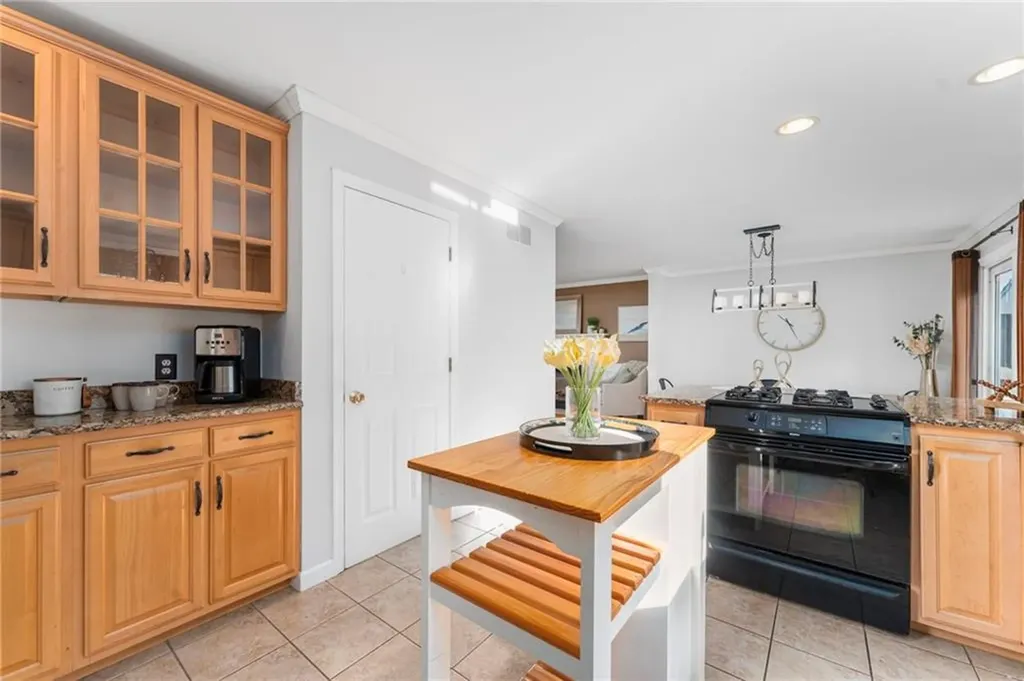 16 Taylor Lane Warwick RI 02886