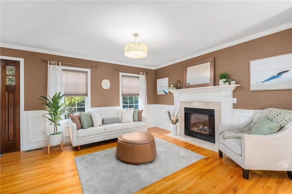 16 Taylor Lane Warwick RI 02886