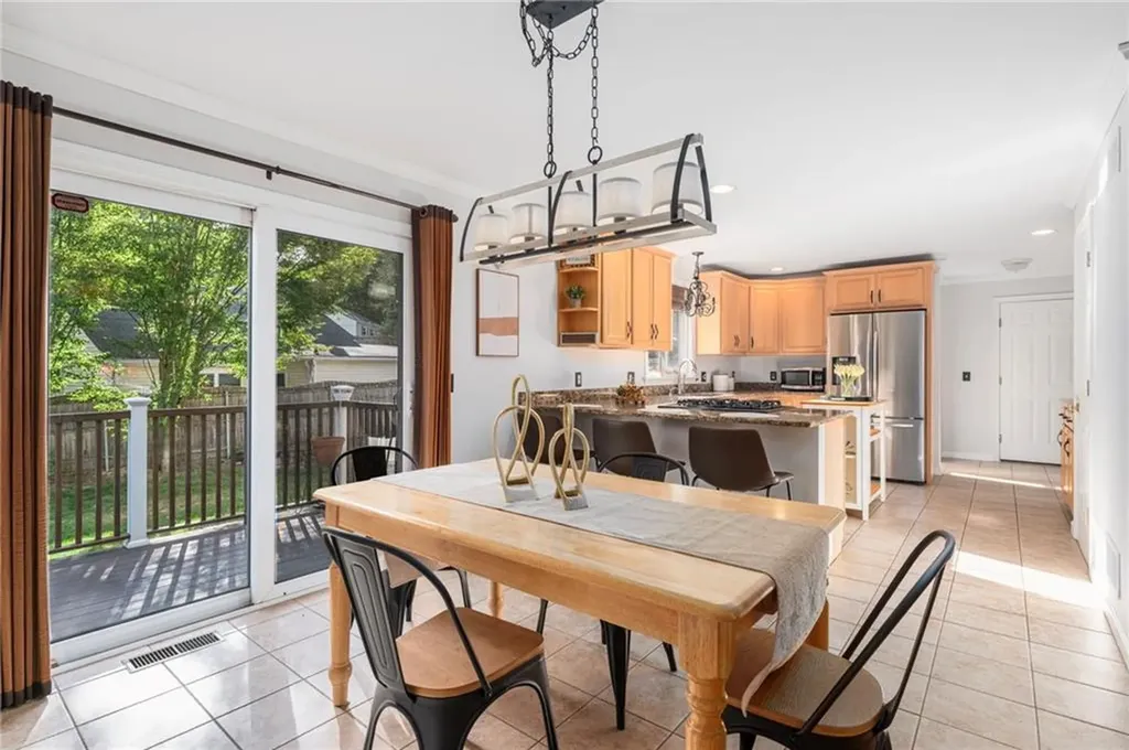 16 Taylor Lane Warwick RI 02886