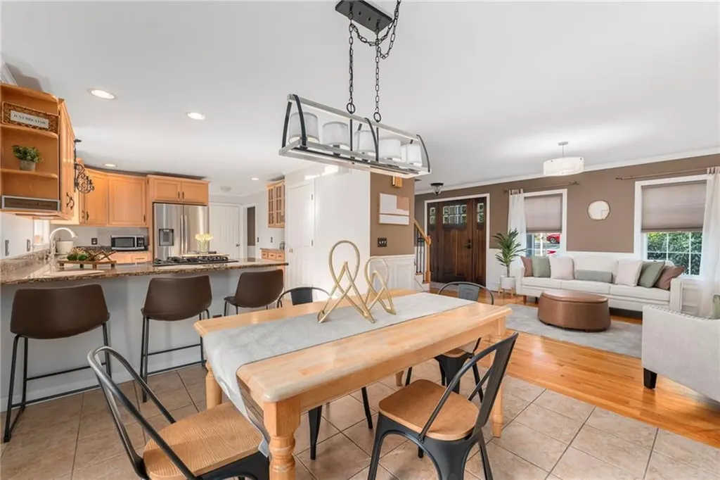 16 Taylor Lane Warwick RI 02886