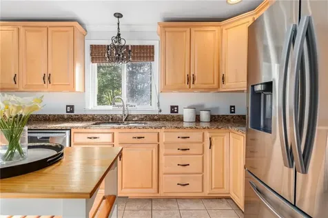 16 Taylor Lane Warwick RI 02886