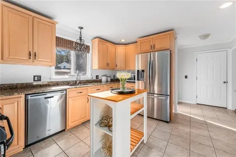 16 Taylor Lane Warwick RI 02886