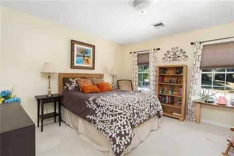 16 Taylor Lane Warwick RI 02886