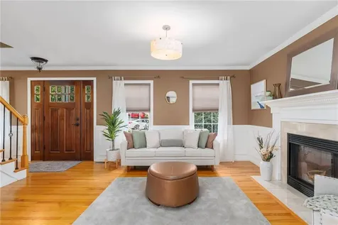 16 Taylor Lane Warwick RI 02886