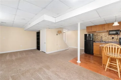 16 Taylor Lane Warwick RI 02886