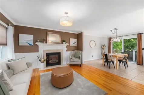 16 Taylor Lane Warwick RI 02886