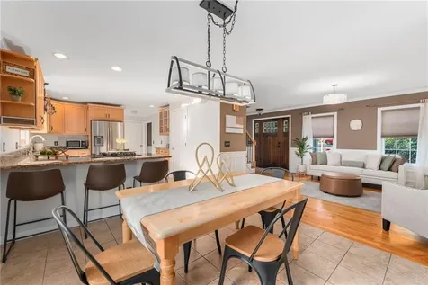 16 Taylor Lane Warwick RI 02886