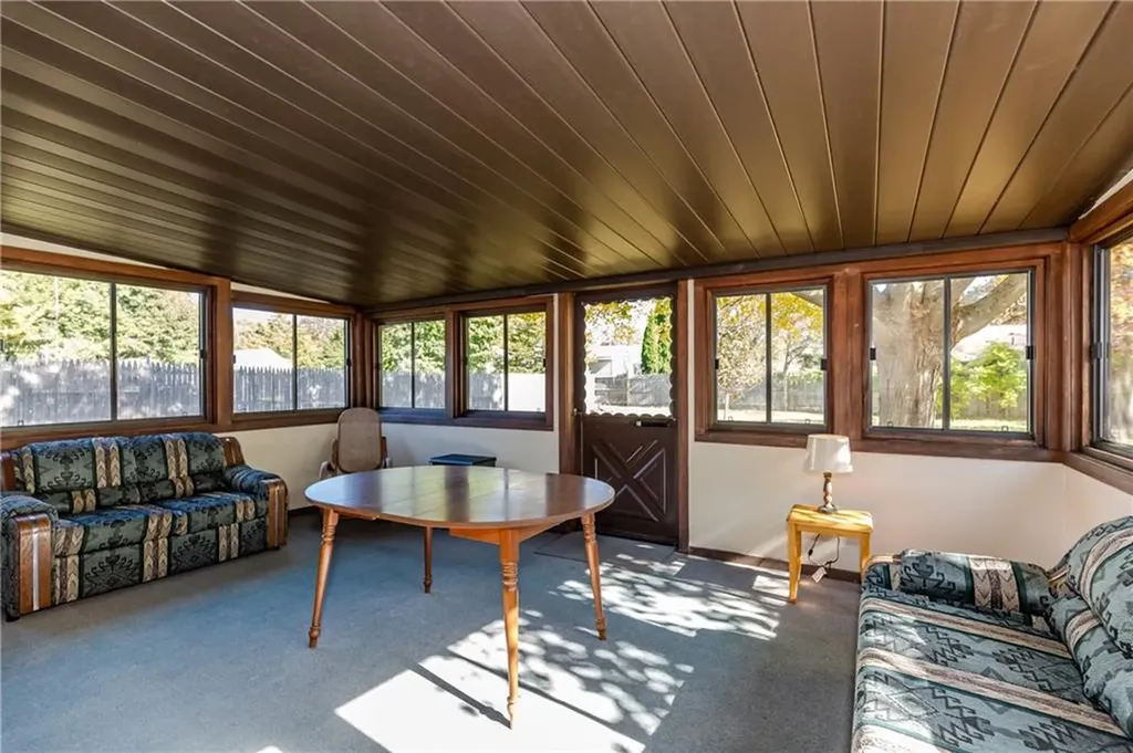 242 Dodge Street Warwick RI 02886