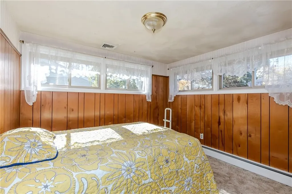 242 Dodge Street Warwick RI 02886