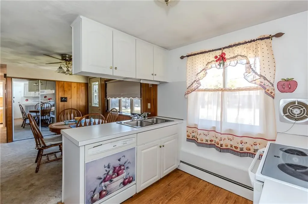 242 Dodge Street Warwick RI 02886