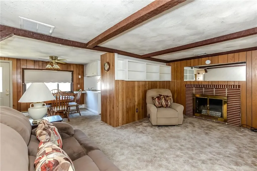 242 Dodge Street Warwick RI 02886