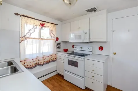 242 Dodge Street Warwick RI 02886