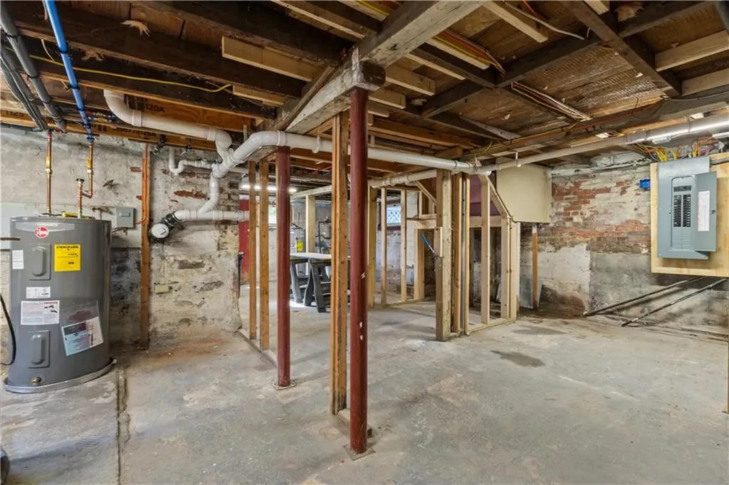 28 Manchester Street Warwick RI 02888