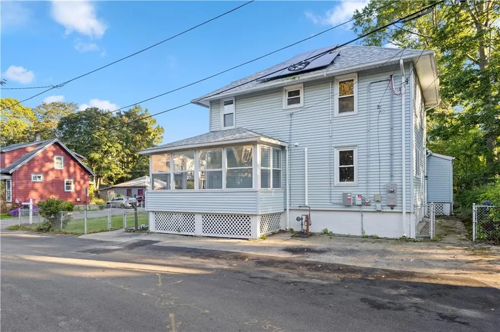 28 Manchester Street Warwick RI 02888