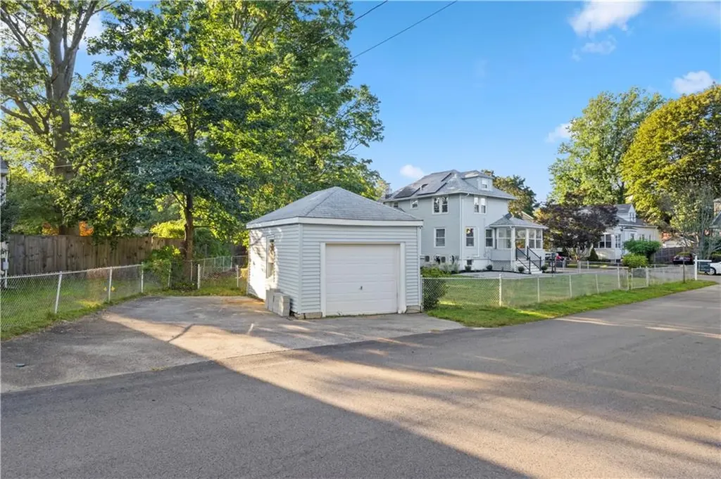 28 Manchester Street Warwick RI 02888