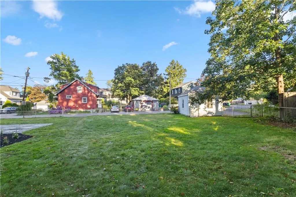 28 Manchester Street Warwick RI 02888