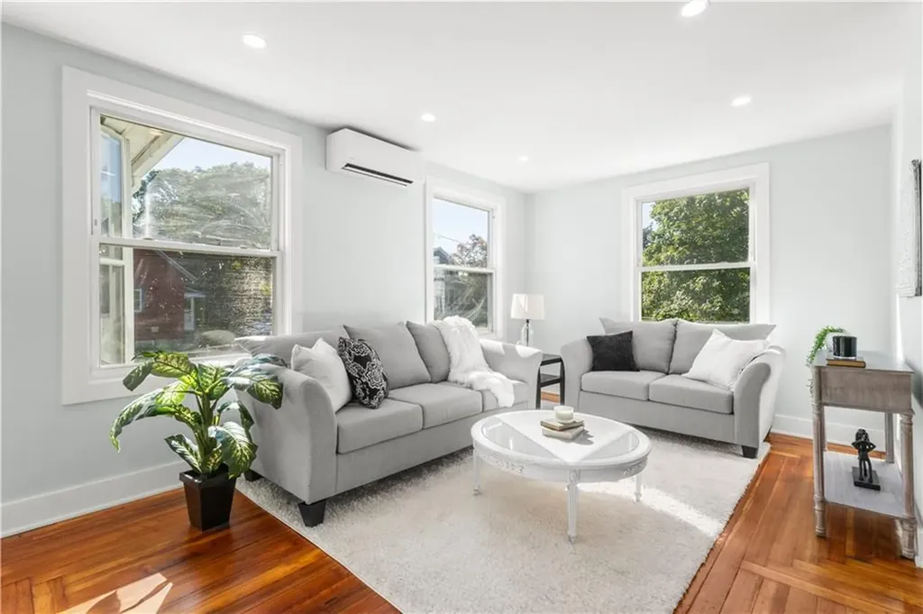 28 Manchester Street Warwick RI 02888