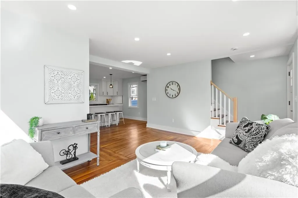 28 Manchester Street Warwick RI 02888