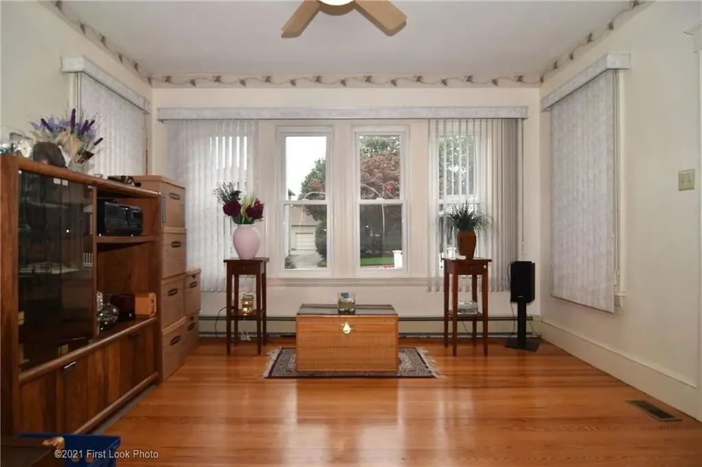 61 63 Warwick Street Woonsocket RI 02895