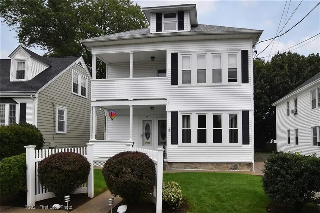 61 63 Warwick Street Woonsocket RI 02895